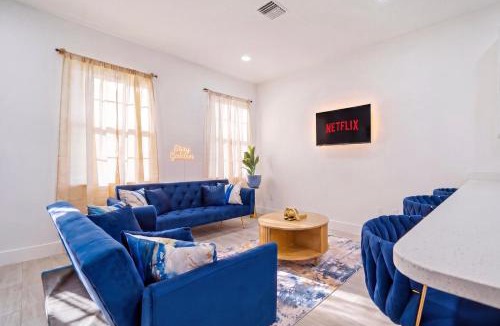 Westgate House | Golden Retreat Near Beach, Airport, Downtown