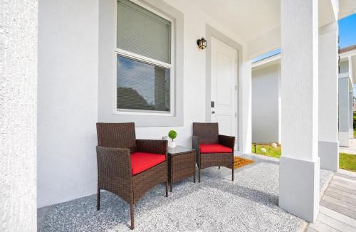 Westgate House | Golden Retreat Near Beach, Airport, Downtown