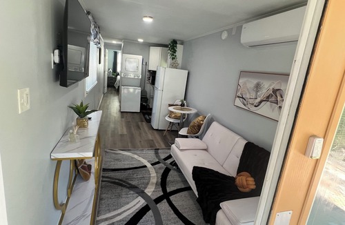 Durant House | Golden stars Charming apartment in fabulous Plant City with WiFi and AC
