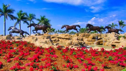 Naples Apartment | Golf Condo Views With Resort Pool and Amenities