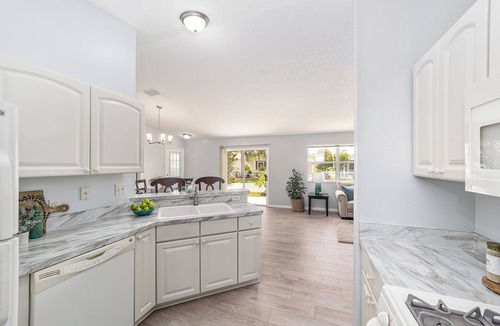 Mallory Square House | Golf, Music, Fun Charming 2-bedroom house in lovely The Villages with WiFi, AC.