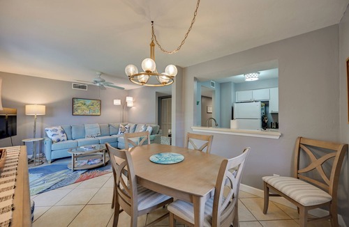 East Naples Condo | Golf On-Site! Extended Stay 4 Mi to Dtwn Naples