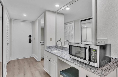 Wesley Chapel Condo | Golf Studio Retreat | 2 Queen Beds | Patio | Optional Saddlebrook Resort Amenities