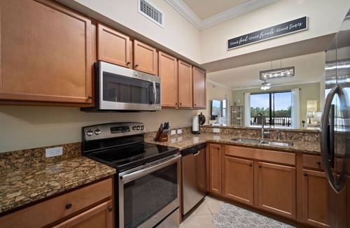 Bradenton Condo | Golfer's Paradise! Golf, Tennis, Swimming, Dining, Shopping & Beaches Close By