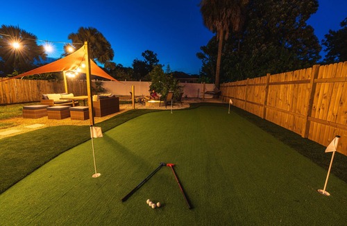 Jupiter House | "Golfers Paradise" Updated house with HUGE backyard, mini golf, fire pit,Hammock