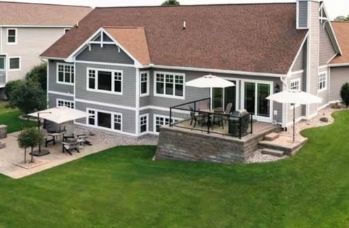 Acme House | Golfing, Equestrian Shows, & Sunsets!