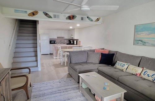 Thomas Drive Condo | Good Vibes Only Vacation Oasis-Steps to the Beach-3BR/3BA/Sleeps 10 - Gulf Views