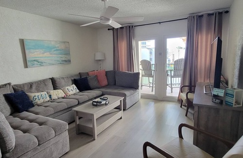 Thomas Drive Condo | Good Vibes Only Vacation Oasis-Steps to the Beach-3BR/3BA/Sleeps 10 - Gulf Views