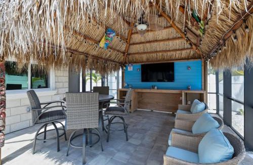 Mid Island House | Gorgeous 1BR Residence with Pool and Spa at Margarita Mansion