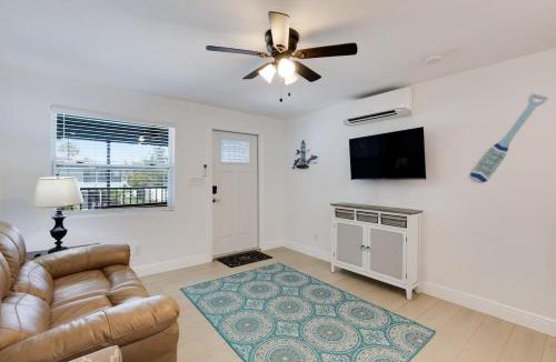 Mid Island House | Gorgeous 1BR Residence with Pool and Spa at Margarita Mansion