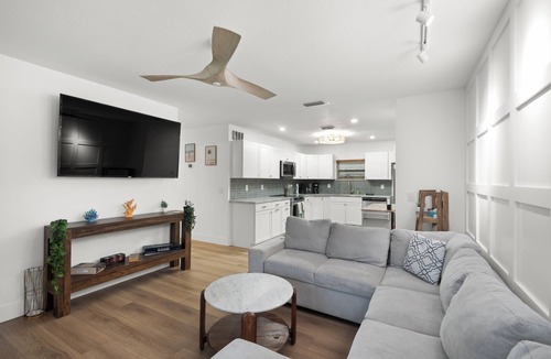 Jacksonville Beach House | Gorgeous 4 Bed 3 Bath just 7 blocks from the ocean. Backyard oasis with 14ft spa