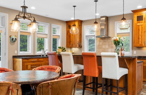 Acme House | 🏡 Gorgeous 6300sqft 5 BDR Home /w Pool - 5 Mins to HorseShow