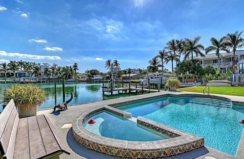 Sarasota House | Gorgeous Canalfront Home w/Heated Pool 5-Min Walk to Lido Beach Boat Dock