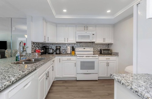Indian Shores Condo | Gorgeous DIRECT BEACHFRONT 3/2 Condo Recliners, Pool, Hot Tub, Resort Amenities!