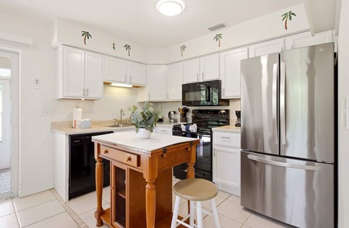 Englewood East House | Gorgeous master unit w 2 full kitchens