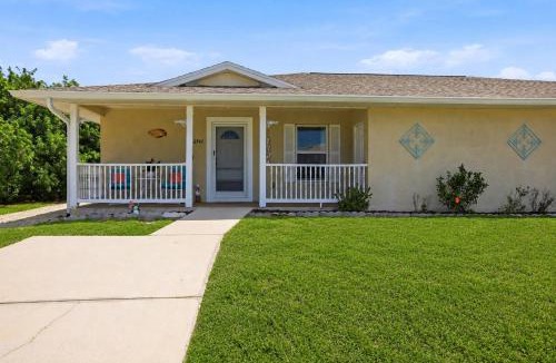 Englewood East House | Gorgeous master unit w 2 full kitchens