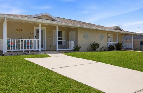 Englewood East House | Gorgeous master unit w 2 full kitchens