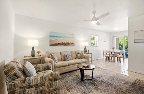 Englewood East House | Gorgeous master unit w 2 full kitchens