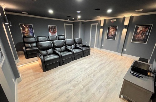 West Kissimmee House | Gorgeous Modern 6BR South Facing Private Pool Hot Tub BBQ Theater 2 Miles Disney