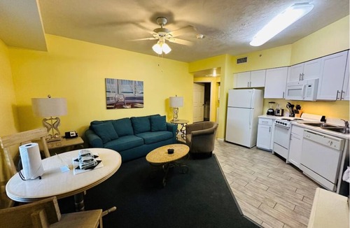 Seabreeze Historic District Resort | Gorgeous Ocean Walk 2bed/2bath Lock Off. in Daytona Beach, FL!n