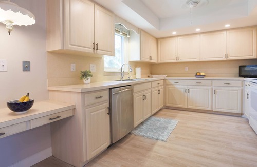 Laurel House | Gorgeous Remodeled Upscale Near Nokomis Beach