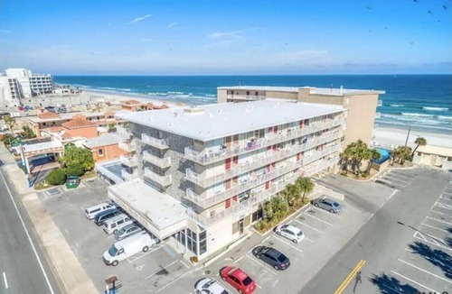 Seabreeze Historic District Apartment | Gorgeous Studio Ocean Front W/Private Balcony in Daytona!