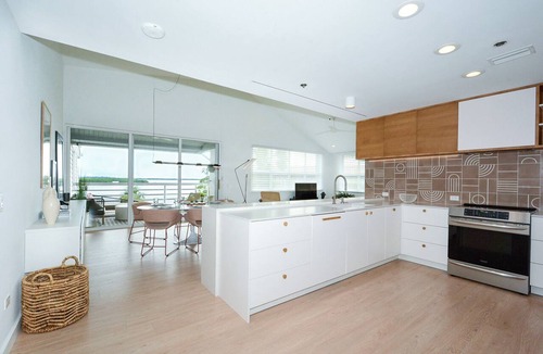 Whitney Beach Condo | GORGEOUS UPSCALE LONGBOAT KEY CONDO OFFERS BAYFRONT VIEWS!