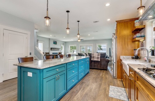 Gulf Breeze House | Gorgeous Waterfront House On The Sound | New Pool | Large Dock & Boat Lift | Covered Parking