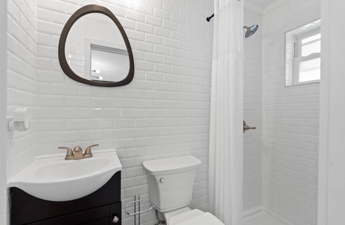 Port St. Joe Hotel | Gracie Fontaine | Sunny Yellow Boutique Suite