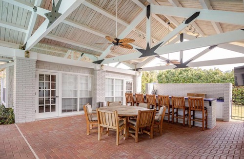 Historic District House | Grand 1920s Estate | Pool, Spa & Gym | Sleeps 16