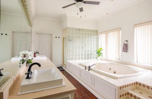Historic District House | Grand 1920s Estate | Pool, Spa & Gym | Sleeps 16