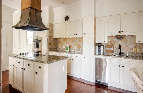 Historic District House | Grand 1920s Estate | Pool, Spa & Gym | Sleeps 16