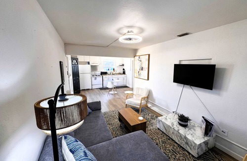 St. Petersburg - Clearwater Apartment | Grand Central Kava Loft Walk to Vibes
