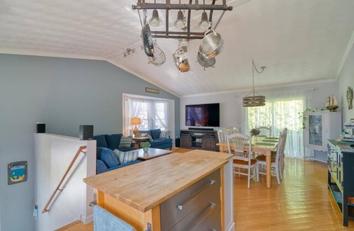 Westerly House | Grateful Tides Grateful Tides Beautiful remodeled 5 bedroom home