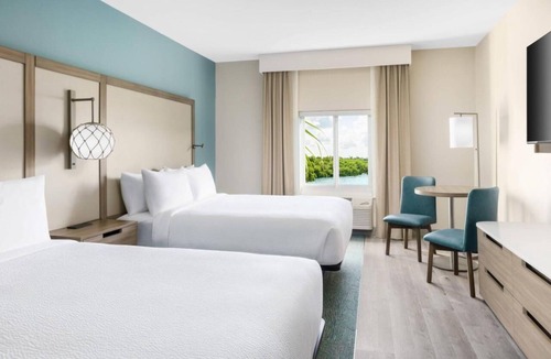 Marathon Hotel | Great Deal! 4 Relaxing Units, Outdoor Pool, Free Breakfast!