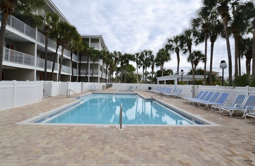 Gulf Place House | Great family condo, by pool, patio, 2 min walk to beach, food, shops, sleeps 4