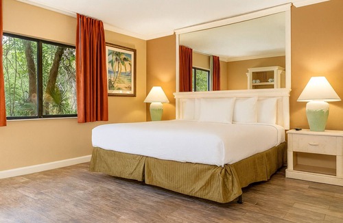 Kissimmee Hotel | Great Family Deal! 2 Relaxing Units, Onsite Miniature Golf Cours, Free Parking