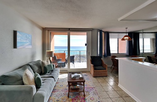 Pensacola Beach Condo | Great Location Right on the Water – Large Community Pool!