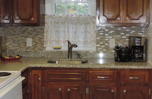 Baldwin House | Great updated Long Island Entire Apartment Nr Airport, Beaches, Train, College