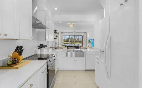 Naples Apartment | Greenlinks Golf Villas in Lely Resort
