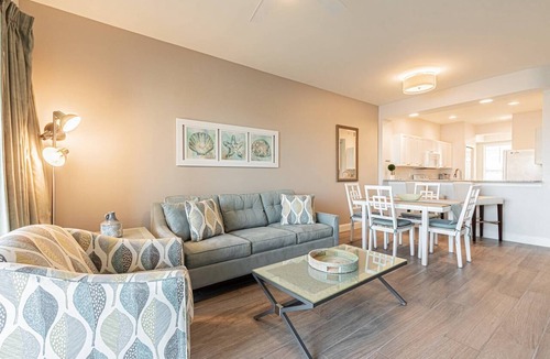 Naples Condo | Greenlinks/Lely: Updated Coastal Condo w/Office space-Lake/Golf Views-Resort Amenities