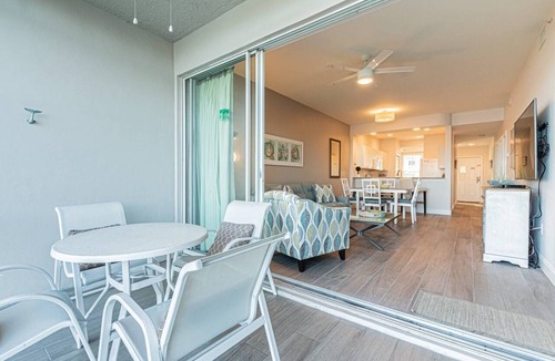 Naples Condo | Greenlinks/Lely: Updated Coastal Condo w/Office space-Lake/Golf Views-Resort Amenities