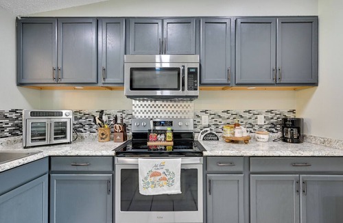 New Port Richey East House | Grill! New Port Richey 'Your Home Away from Home