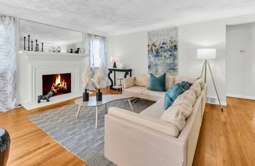 Anchorville House | Grosse Pointe/Detroit Relaxing Family Home