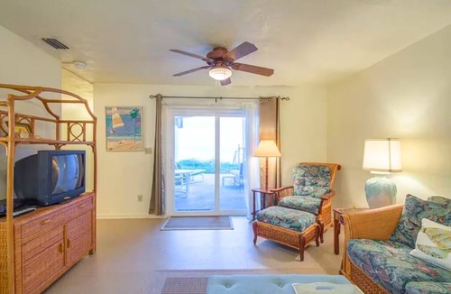 Floridana Beach House | Ground Floor Direct Oceanfront House W/Private Patio and Steps to Beach Access 🌊