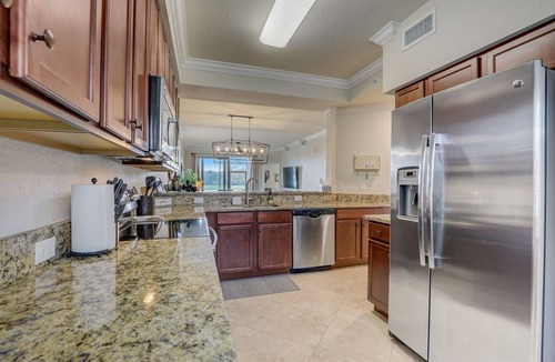 Lakewood Ranch Condo | GROUND FLOOR End unit 2 Bed/2bath+Den, Lakewood National