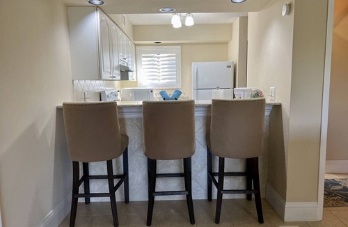 Wesley Chapel Condo | Ground Floor Retreat | King Suite | Private Patio | Optional Saddlebrook Resort Amenities