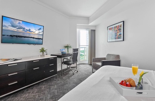 Coconut Grove Apartment | Grove Corner Retreat with Ocean Views