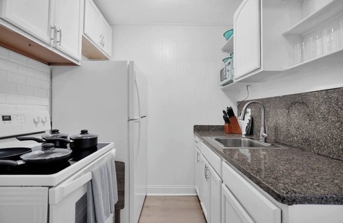 Downtown Historic District House | Guesthouse w/Balcony · Walk to Downtown · Bikes