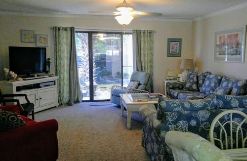 Panama City Beach Resort | Gulf Breeze- 11 pools - mini-golf, beach access w/Club house & pool